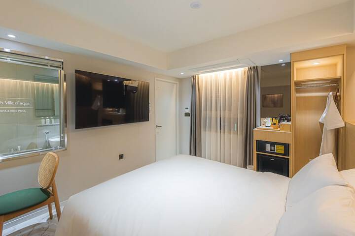 Room 11 of 71