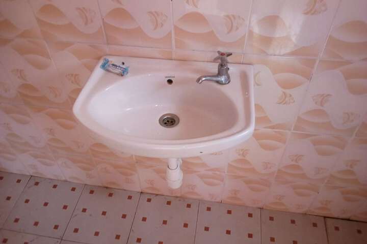 Room 7 of 12