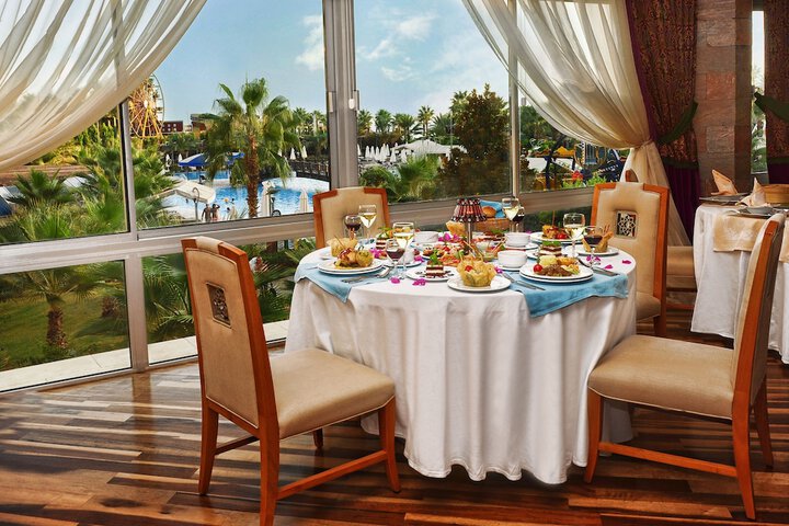 Dining 30 of 47