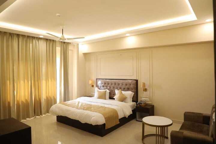 Room 6 of 14