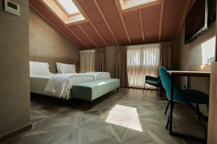 Room 3 of 10