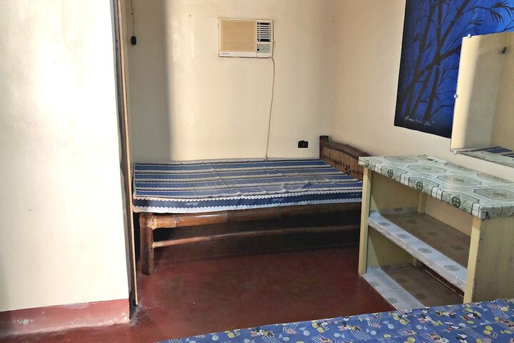 Room 8 of 16