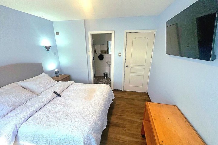 Room 8 of 10