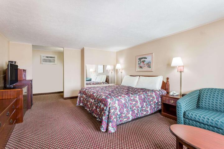 1 King Bed (2 of 6)