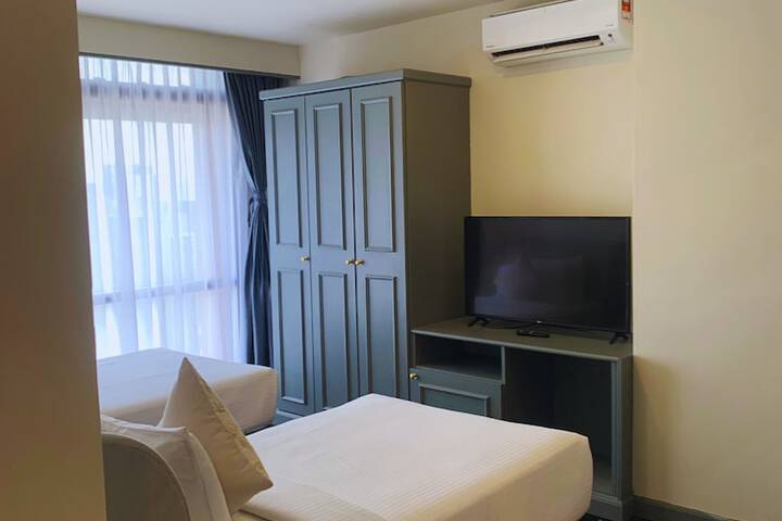 Room 25 of 82