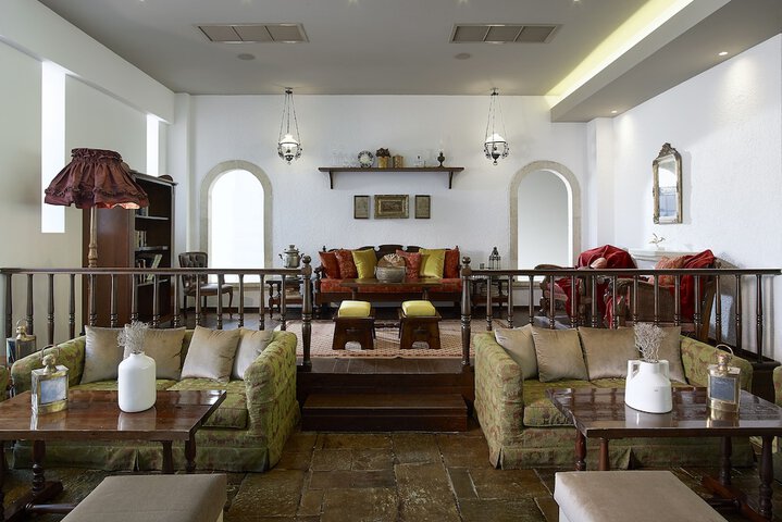 Entrance & Lobby
