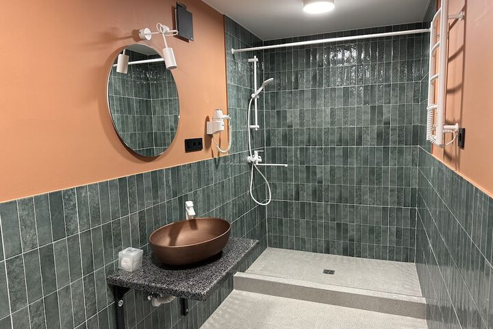 Room 4 of 20