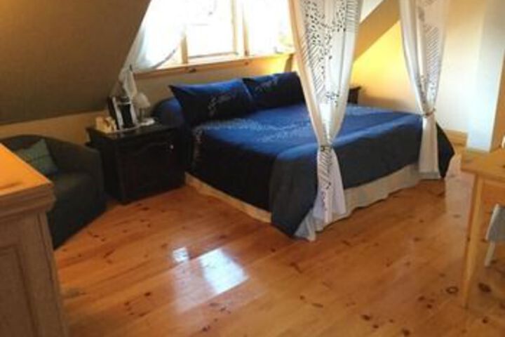 Room 27 of 49