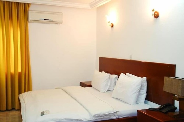 Room 8 of 33