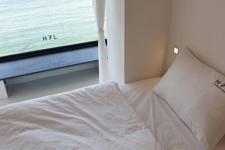 Room 7 of 72