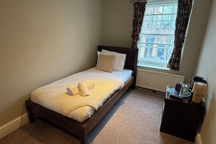 Room 27 of 42