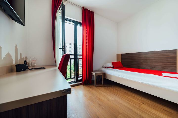 Room 10 of 29