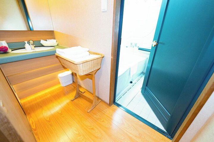 Room 50 of 60