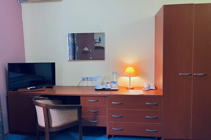 Room 16 of 106