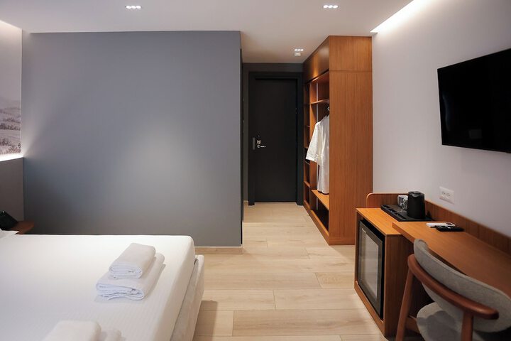 Room 44 of 198