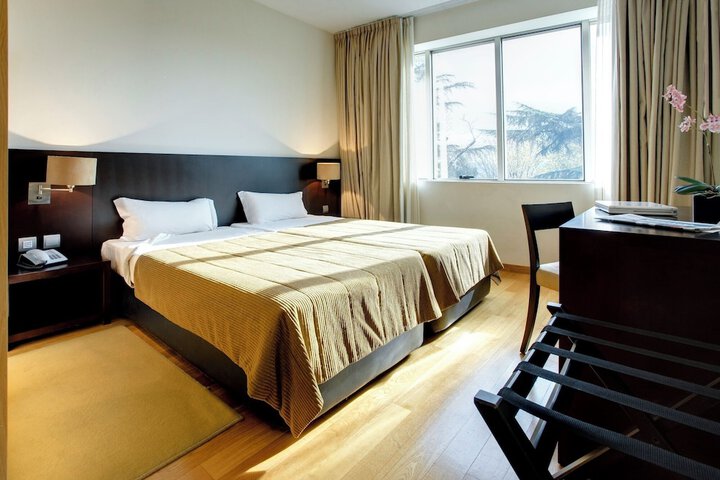 Room 12 of 26