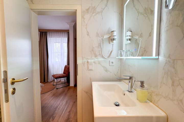 Room 160 of 207