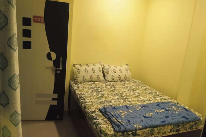 Room 10 of 12
