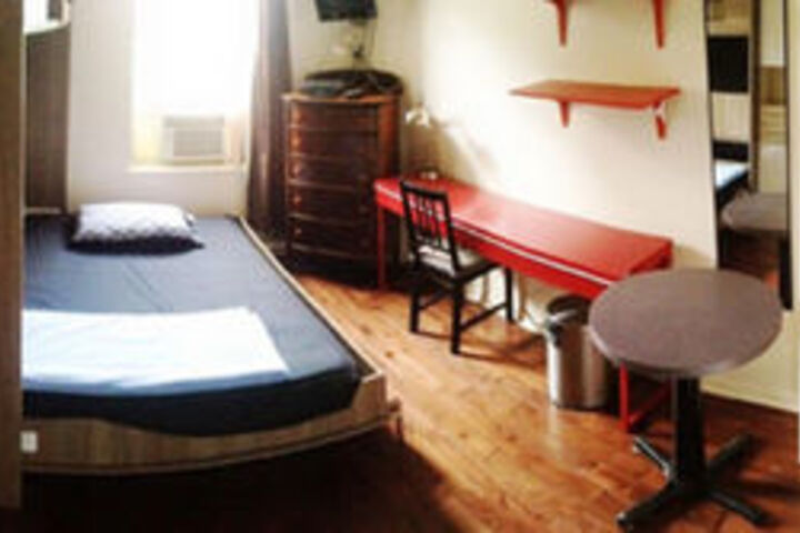 Room 12 of 33