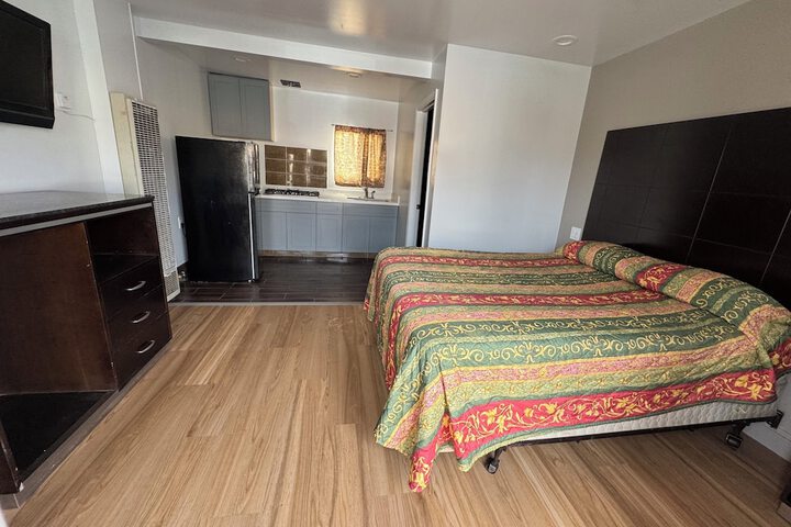 Room 2 of 4
