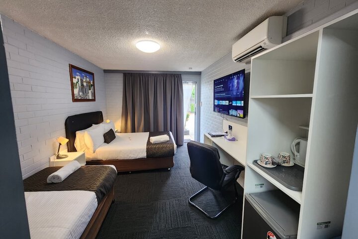 Room 32 of 46