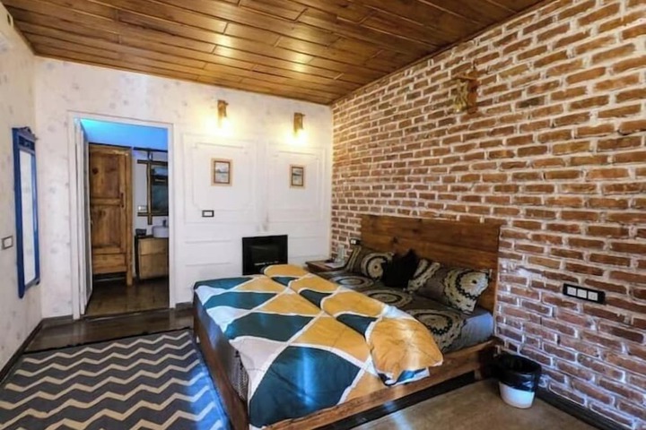 Room 5 of 20