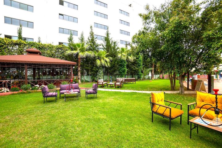 Hotel Exterior 143 of 172