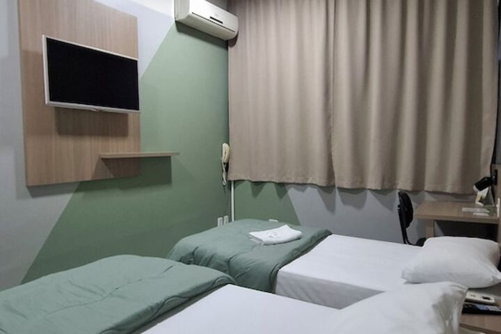 Room 16 of 36