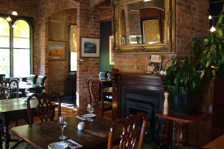 Dining 15 of 26