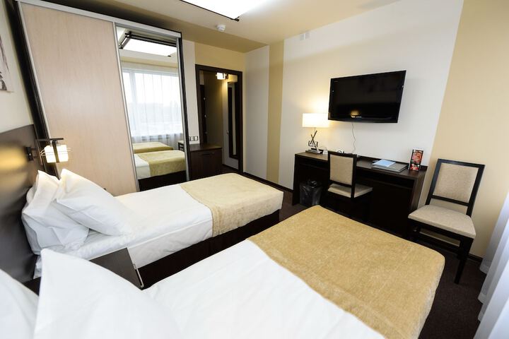 Room 6 of 93