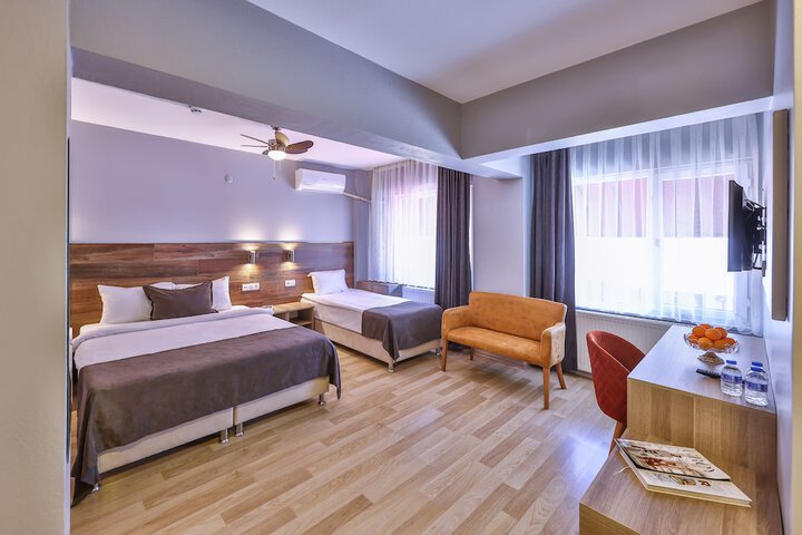 Room 27 of 125