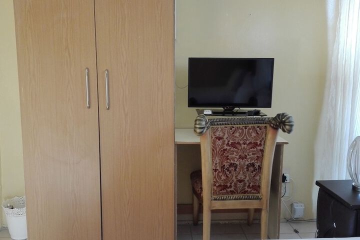 Room 13 of 35