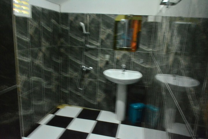 Room 4 of 12