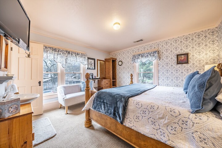 Hotel Exterior 147 of 152