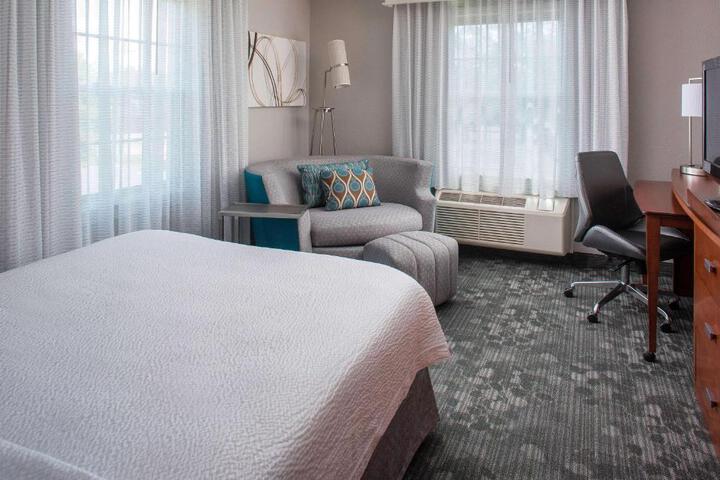 1 Queen Bed (5 of 8)