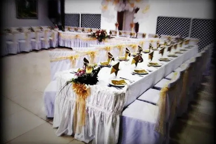 Dining 8 of 13