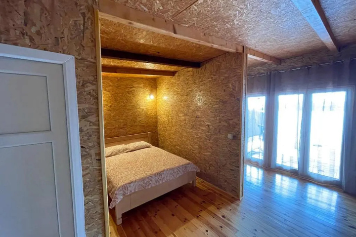 Room 2 of 10