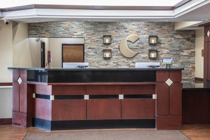 Entrance & Lobby