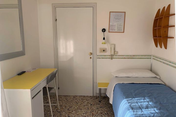Room 19 of 37