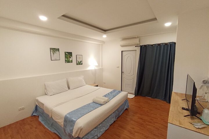 Room 9 of 94