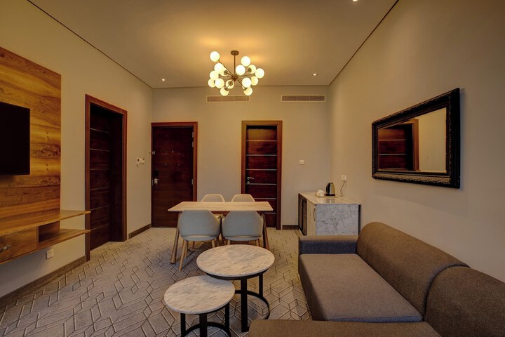 Room 53 of 193