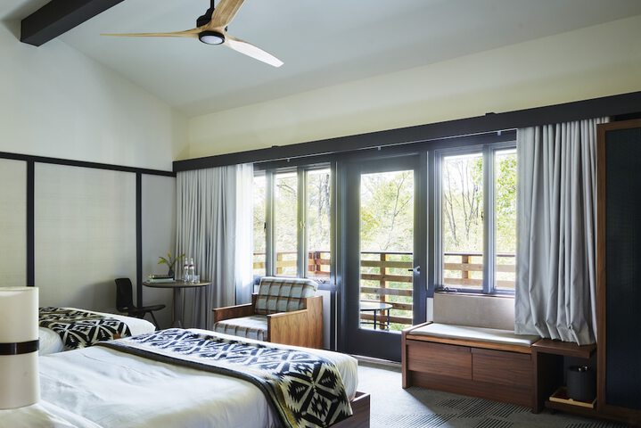 Room 4 of 18