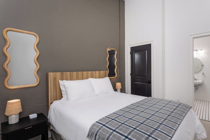 Room 2 of 34