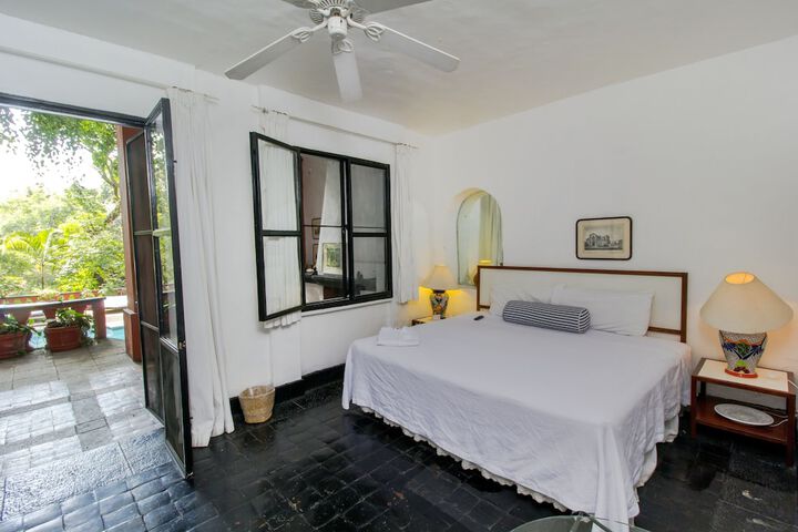 Room 4 of 27