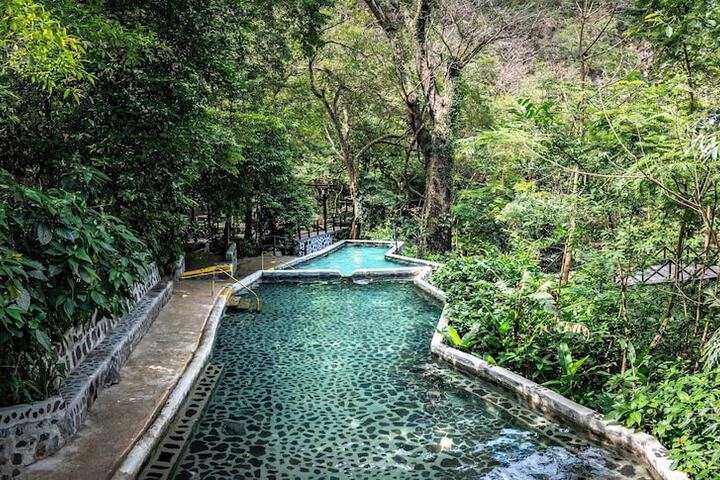 Hotel Pool