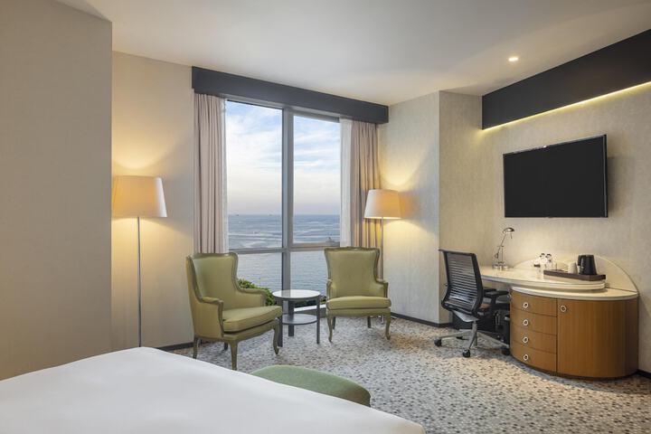 Room 53 of 191