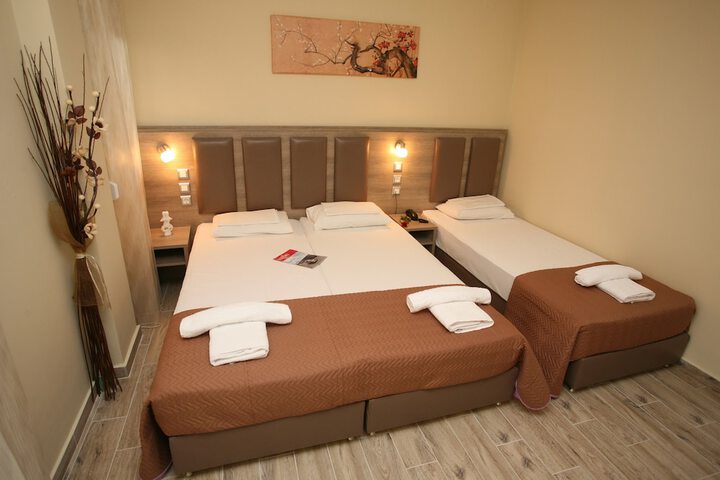 Room 3 of 44