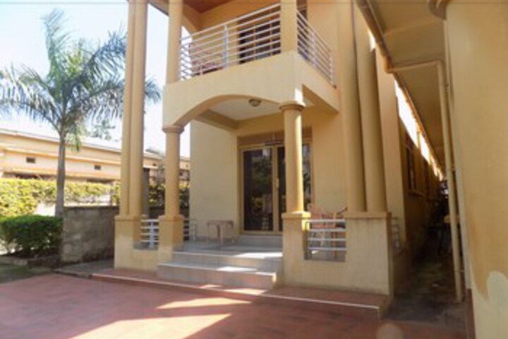 Two Seasons Hotel