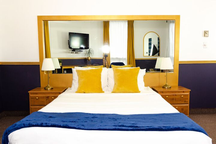 Room 28 of 87
