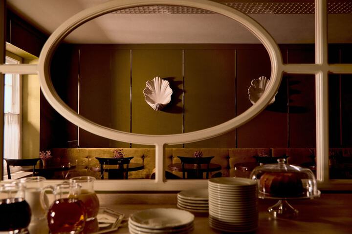 Dining 32 of 36